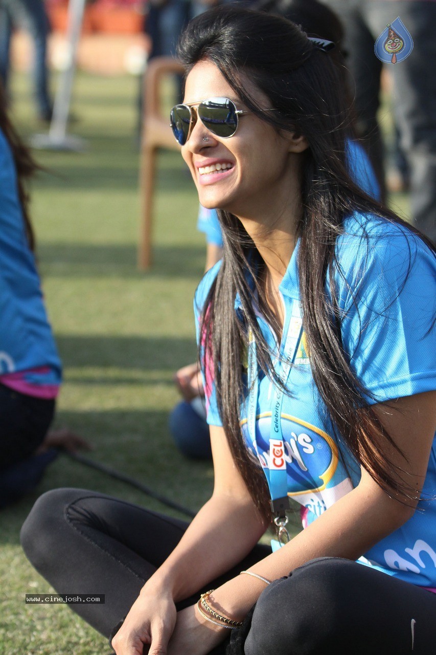 CCL 5 Mumbai Heroes vs Kerala Strikers Match Photos - 9 / 120 photos