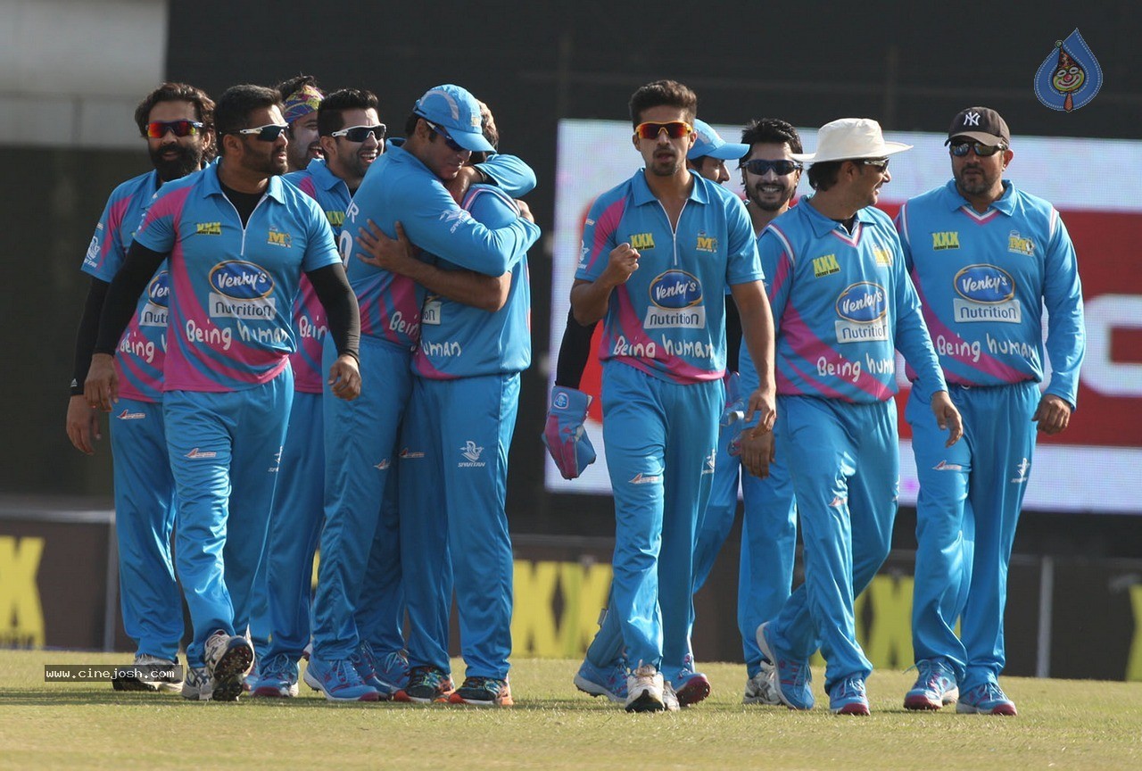CCL 5 Mumbai Heroes vs Kerala Strikers Match Photos - 17 / 120 photos