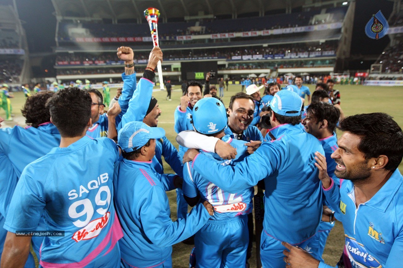 CCL 5 Mumbai Heroes vs Kerala Strikers Match Photos - 31 / 120 photos