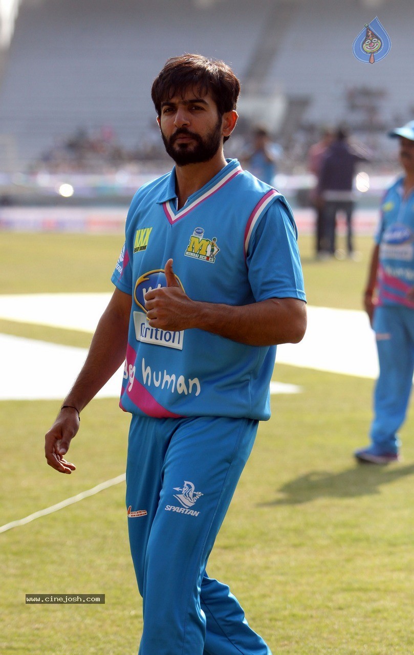 CCL 5 Mumbai Heroes vs Kerala Strikers Match Photos - 46 / 120 photos