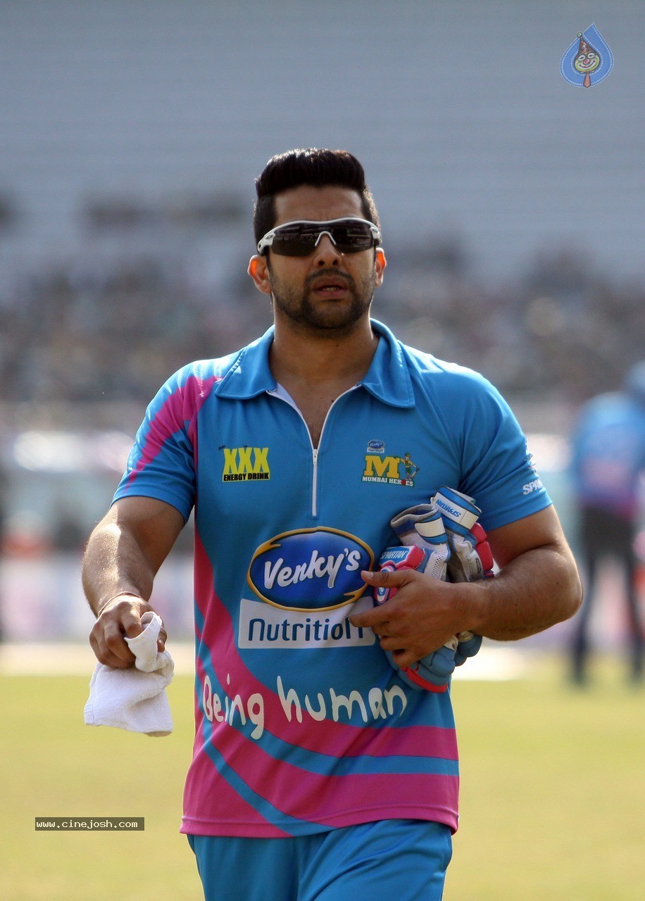 CCL 5 Mumbai Heroes vs Kerala Strikers Match Photos - 54 / 120 photos