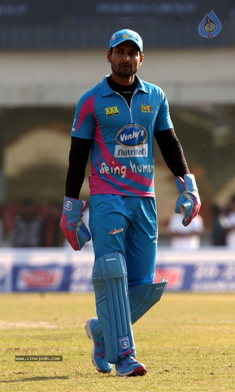 CCL 5 Mumbai Heroes vs Kerala Strikers Match Photos - 57 / 120 photos