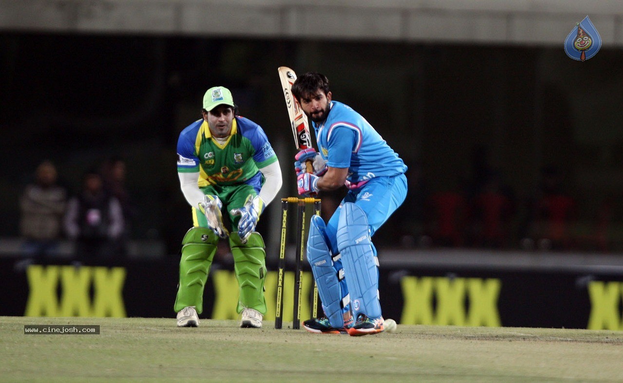 CCL 5 Mumbai Heroes vs Kerala Strikers Match Photos - 60 / 120 photos