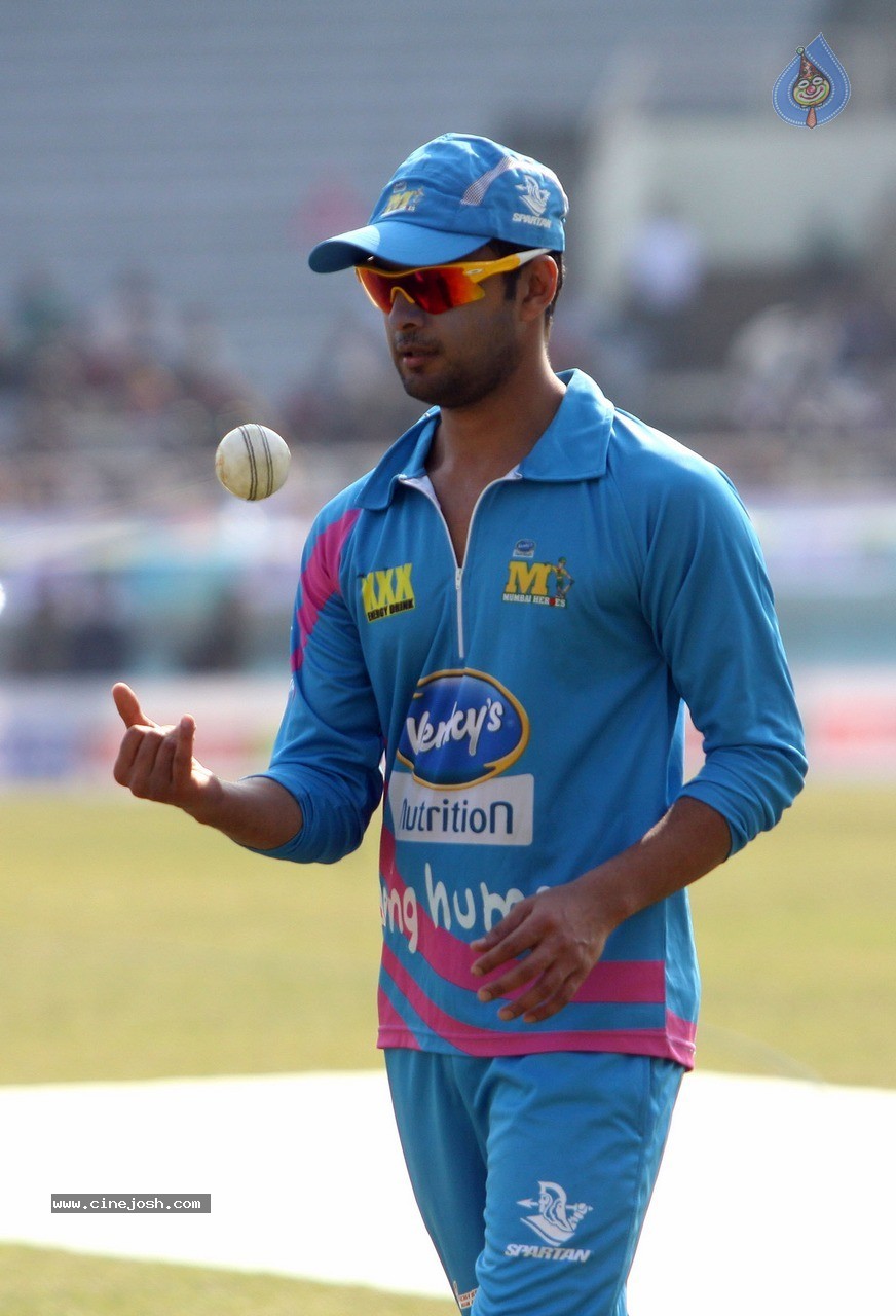 CCL 5 Mumbai Heroes vs Kerala Strikers Match Photos - 61 / 120 photos