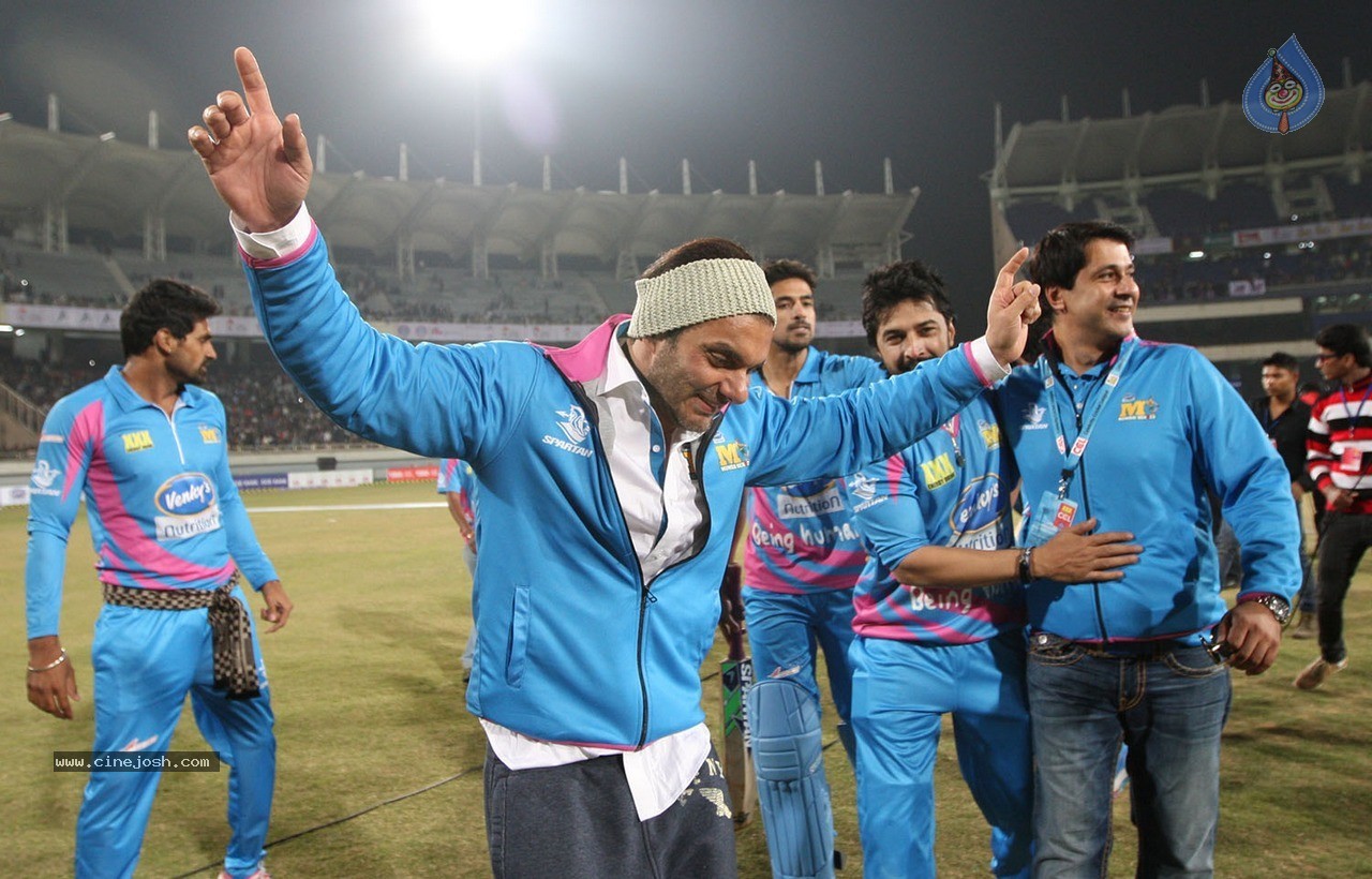 CCL 5 Mumbai Heroes vs Kerala Strikers Match Photos - 66 / 120 photos