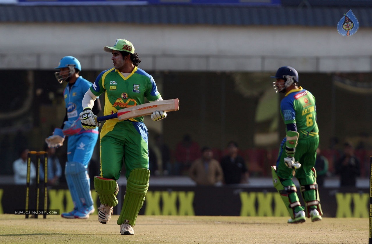 CCL 5 Mumbai Heroes vs Kerala Strikers Match Photos - 72 / 120 photos