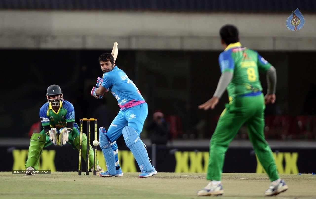 CCL 5 Mumbai Heroes vs Kerala Strikers Match Photos - 103 / 120 photos