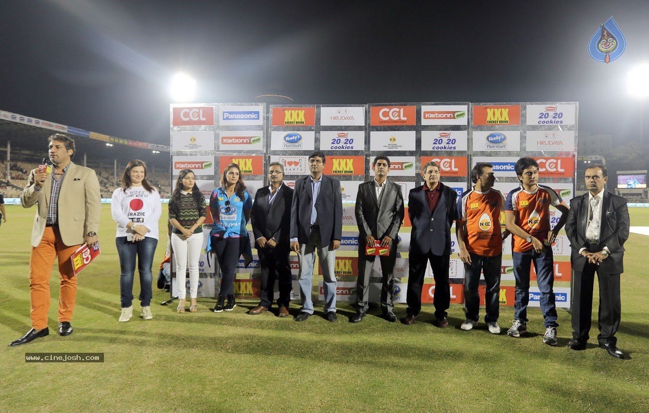CCL 5 Mumbai Heroes Vs Veer Marathi Match - 32 / 83 photos