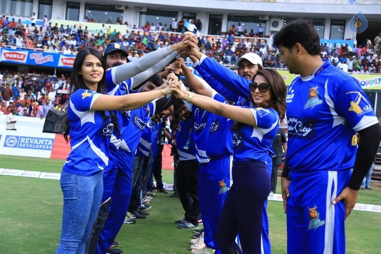 CCL 6 Karnataka Bulldozers Vs Telugu Warriors Final Match Photos - 95 / 122 photos