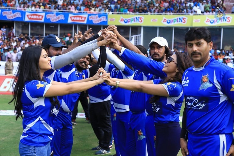 CCL 6 Karnataka Bulldozers Vs Telugu Warriors Final Match Photos - 101 / 122 photos