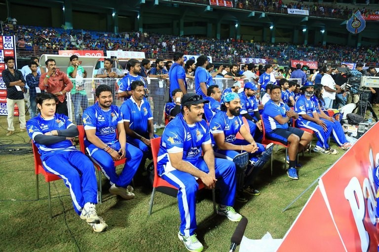 CCL 6 Kerala Strikers Vs Karnataka Bulldozers Match Photos - 44 / 51 photos