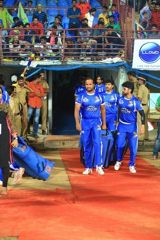 CCL 6 Kerala Strikers Vs Karnataka Bulldozers Match Photos - 46 / 51 photos