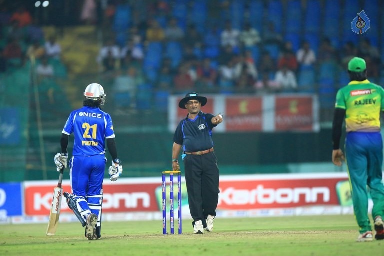 CCL 6 Kerala Strikers Vs Karnataka Bulldozers Match Photos - 49 / 51 photos