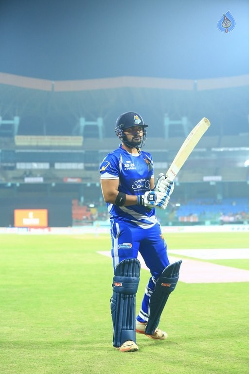 CCL 6 Kerala Strikers Vs Karnataka Bulldozers Match Photos - 50 / 51 photos