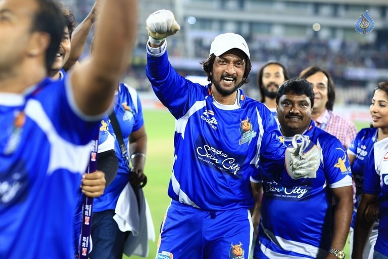 CCL 6 Telugu Warriors Vs Karnataka Bulldozers Match Photos - 36 / 63 photos