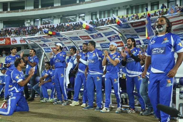 CCL 6 Telugu Warriors Vs Karnataka Bulldozers Match Photos - 39 / 63 photos
