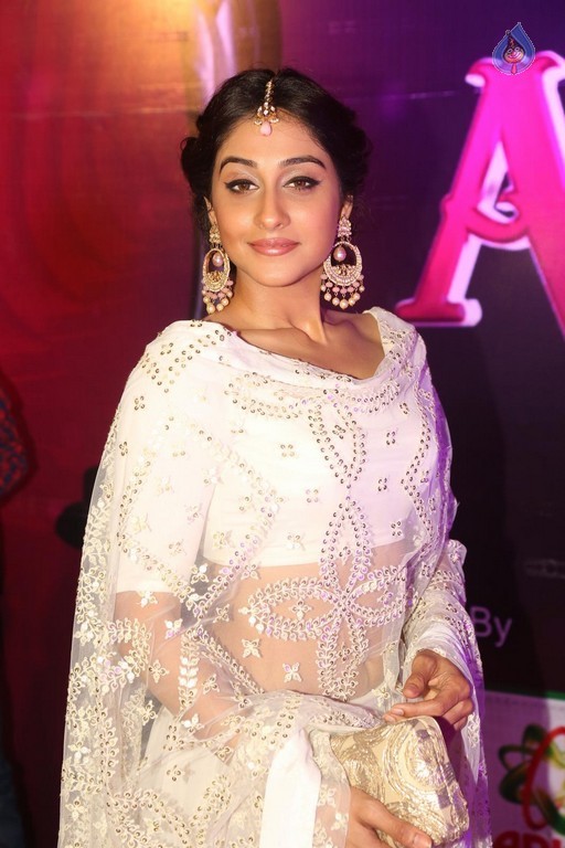 Celebrities at Apsara Awards 2016 - 39 / 105 photos