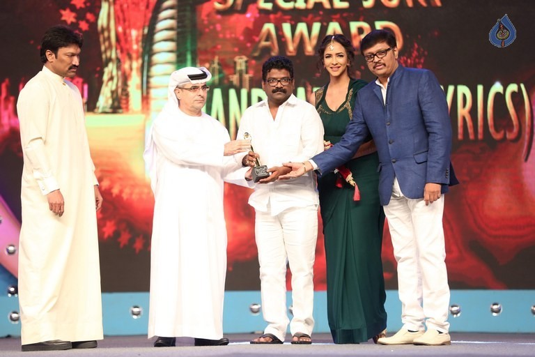 Celebrities at Gama Awards 2015 - 15 / 72 photos