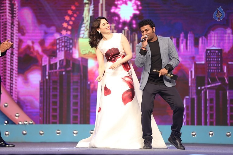 Celebrities at Gama Awards 2015 - 44 / 72 photos