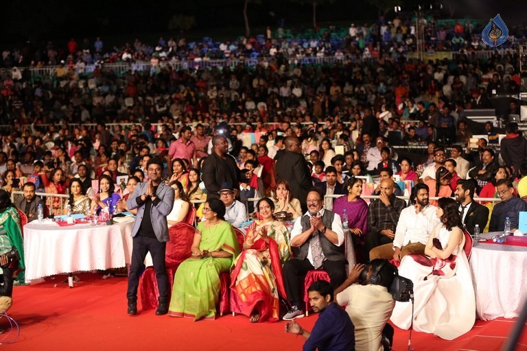 Celebrities at Gama Awards 2015 - 46 / 72 photos