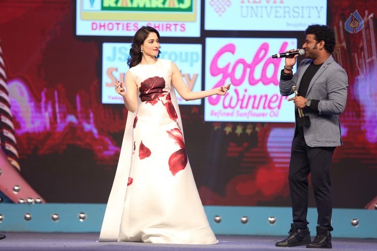 Celebrities at Gama Awards 2015 - 54 / 72 photos