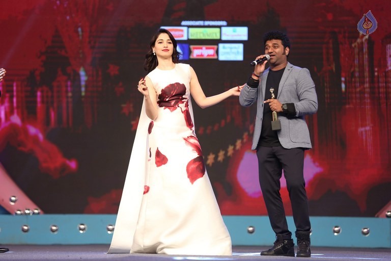 Celebrities at Gama Awards 2015 - 55 / 72 photos