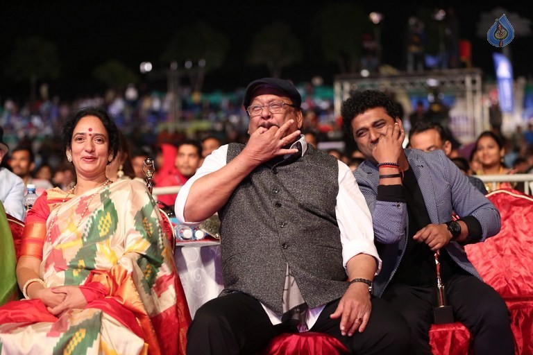 Celebrities at Gama Awards 2015 - 59 / 72 photos