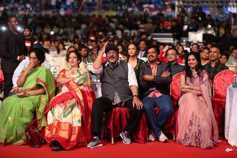 Celebrities at Gama Awards 2015 - 62 / 72 photos