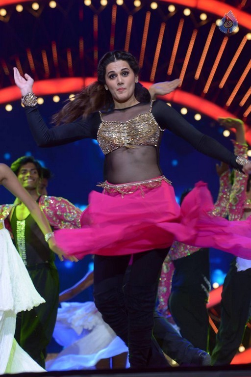 Celebrities at IIFA Utsavam Awards 2016 - 4 / 101 photos