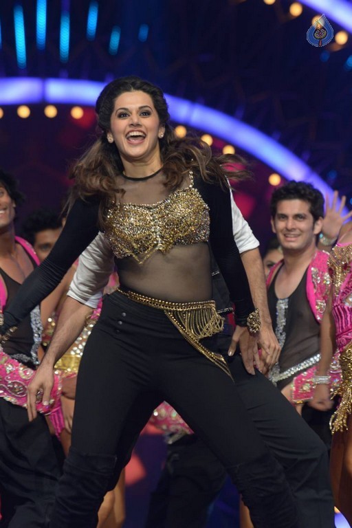 Celebrities at IIFA Utsavam Awards 2016 - 20 / 101 photos