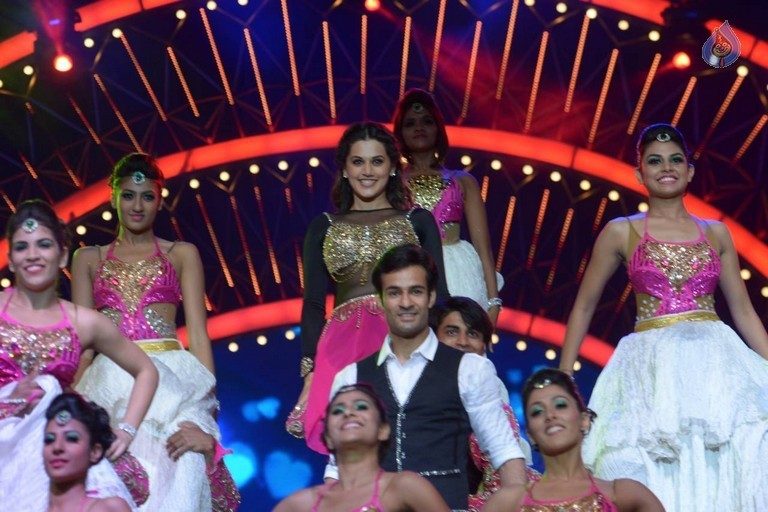 Celebrities at IIFA Utsavam Awards 2016 - 26 / 101 photos