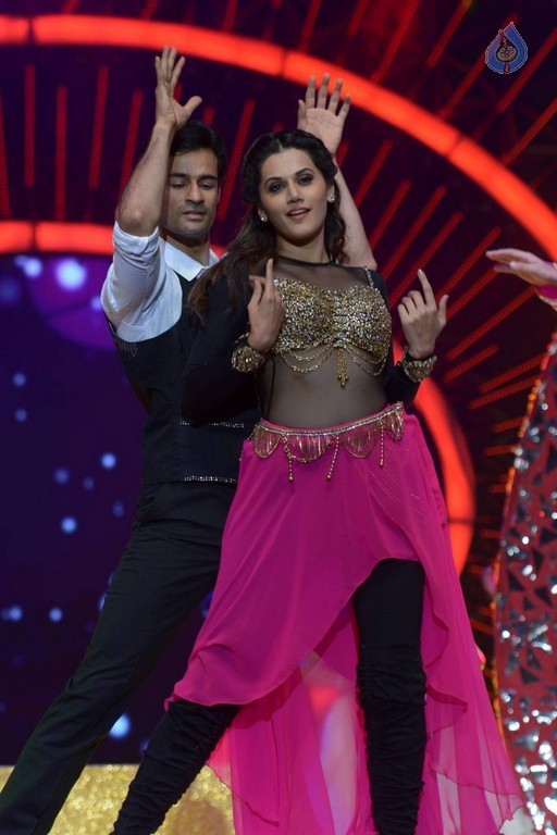 Celebrities at IIFA Utsavam Awards 2016 - 41 / 101 photos