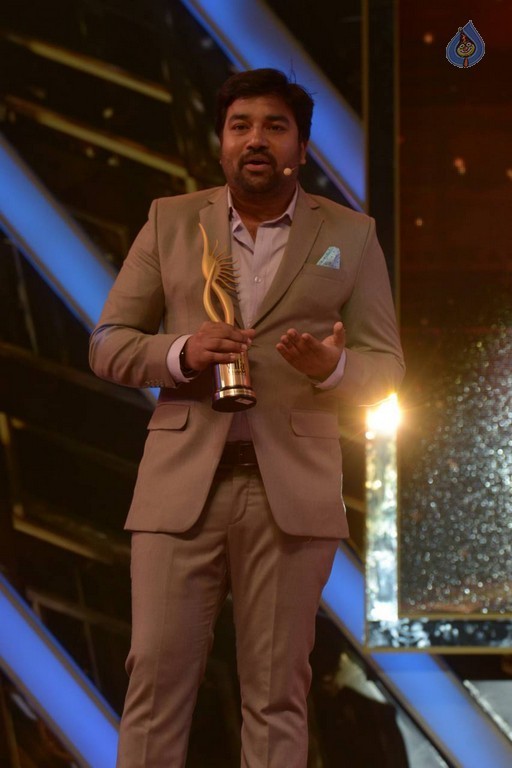 Celebrities at IIFA Utsavam Awards 2016 - 64 / 101 photos