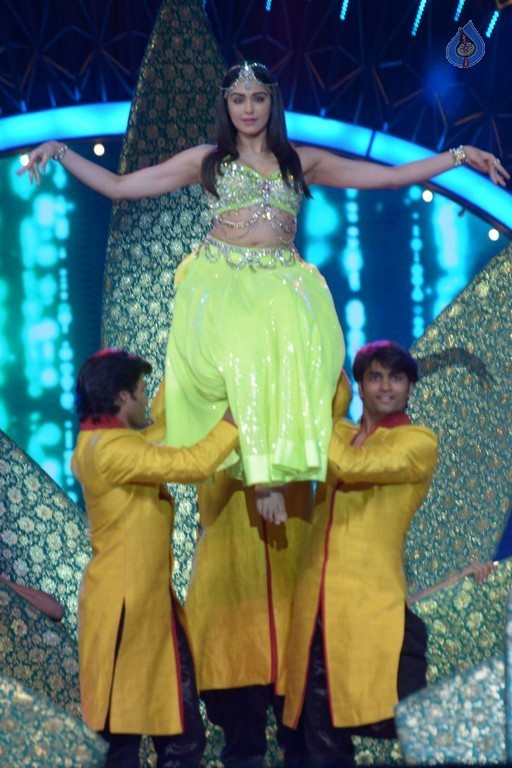 Celebrities at IIFA Utsavam Awards 2016 - 71 / 101 photos