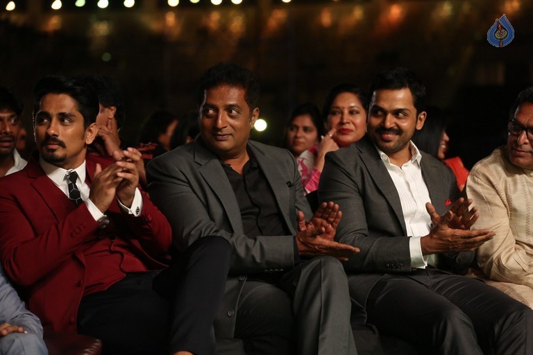 Celebrities at IIFA Utsavam Awards 2016 - 75 / 101 photos