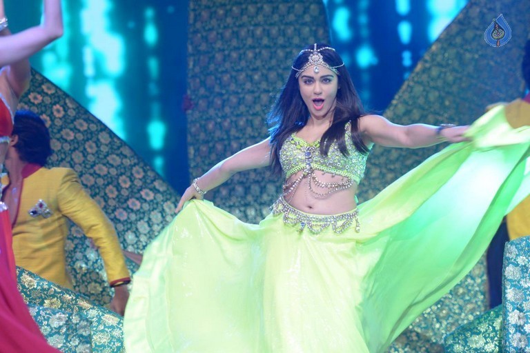 Celebrities at IIFA Utsavam Awards 2016 - 76 / 101 photos