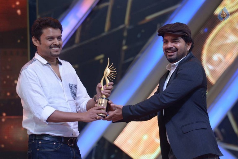 Celebrities at IIFA Utsavam Awards 2016 - 84 / 101 photos