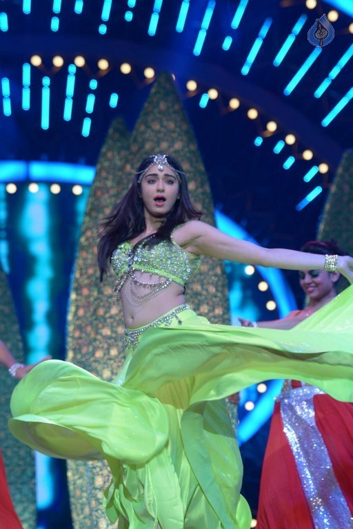 Celebrities at IIFA Utsavam Awards 2016 - 85 / 101 photos