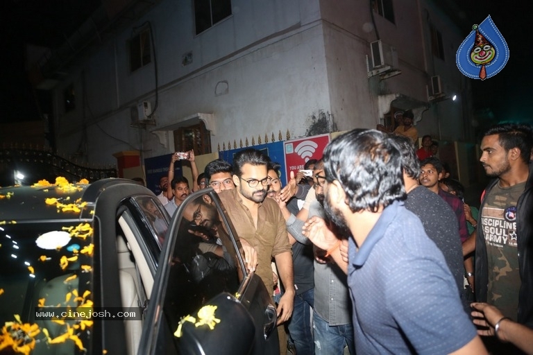 Celebrities at Jawaan Movie Premier Show - 23 / 35 photos