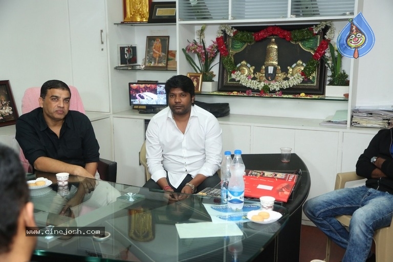 Celebrities at Jawaan Movie Premier Show - 33 / 35 photos