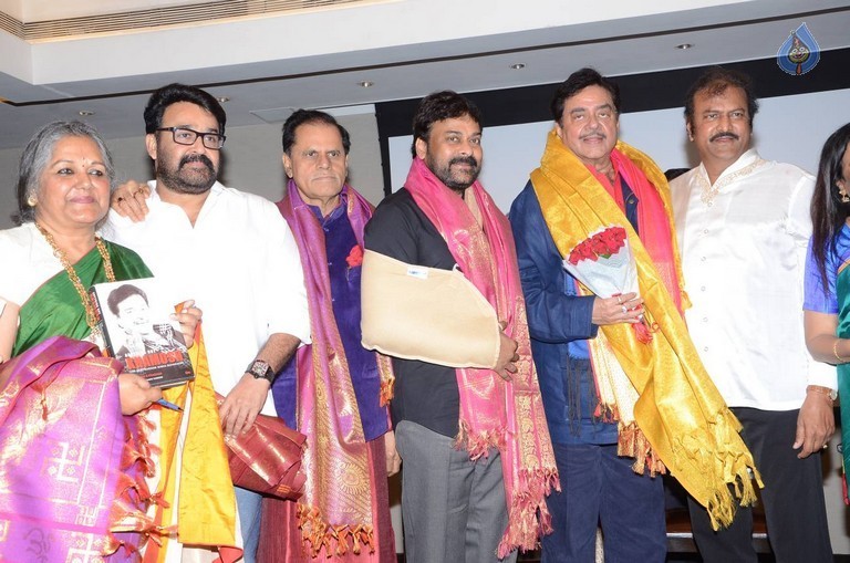 Celebrities at Khamosh Book Launch - 17 / 107 photos