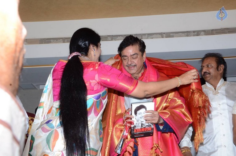 Celebrities at Khamosh Book Launch - 19 / 107 photos