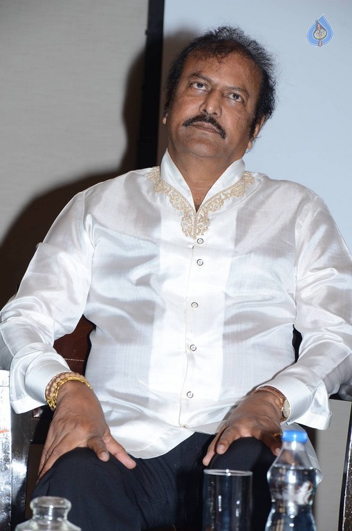 Celebrities at Khamosh Book Launch - 20 / 107 photos