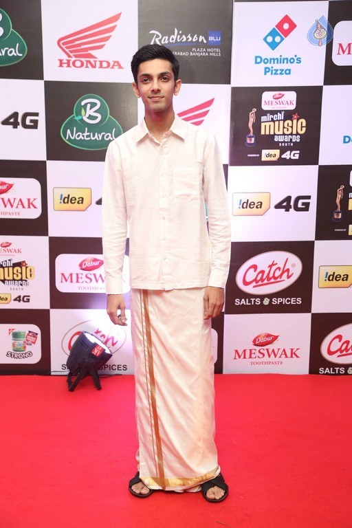 Celebrities at Mirchi Music Awards 2 - 13 / 60 photos