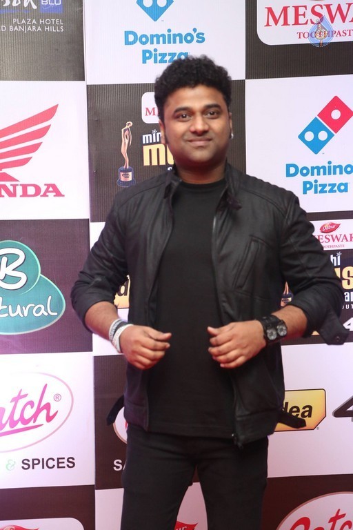 Celebrities at Mirchi Music Awards 2 - 32 / 60 photos