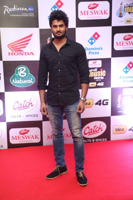 Celebrities at Mirchi Music Awards 2 - 38 / 60 photos