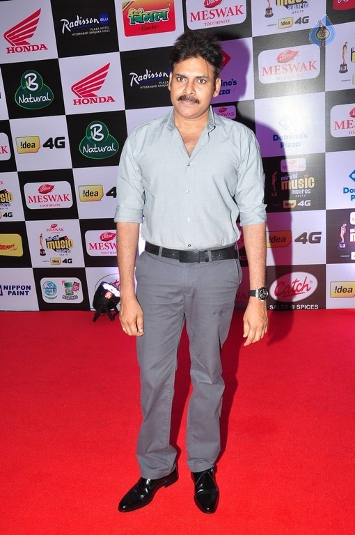 Celebrities at Mirchi Music Awards 2 - 48 / 60 photos