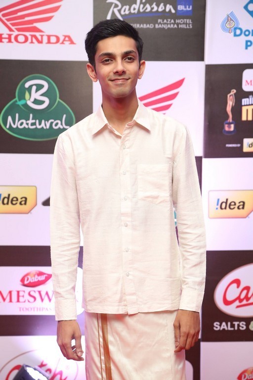 Celebrities at Mirchi Music Awards 2 - 52 / 60 photos