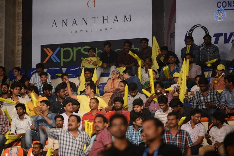 Celebrities at PRO Kabaddi Match - 31 / 48 photos