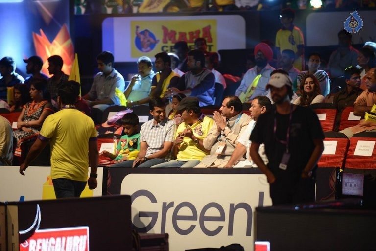 Celebrities at PRO Kabaddi Match - 33 / 48 photos